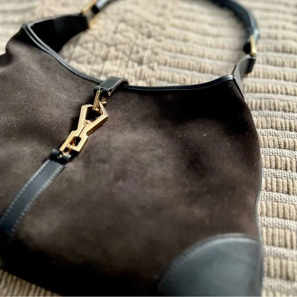 Gucci “Jackie” Vintage Bag.  Brown suede, bamboo handle, and rare crab clasp. - Picture 8 of 12